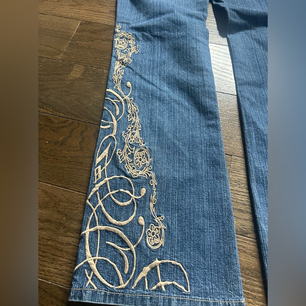 Classic Denim Flare Jeans with Intricate Embroidered Gold Design - Picture 3 of 12